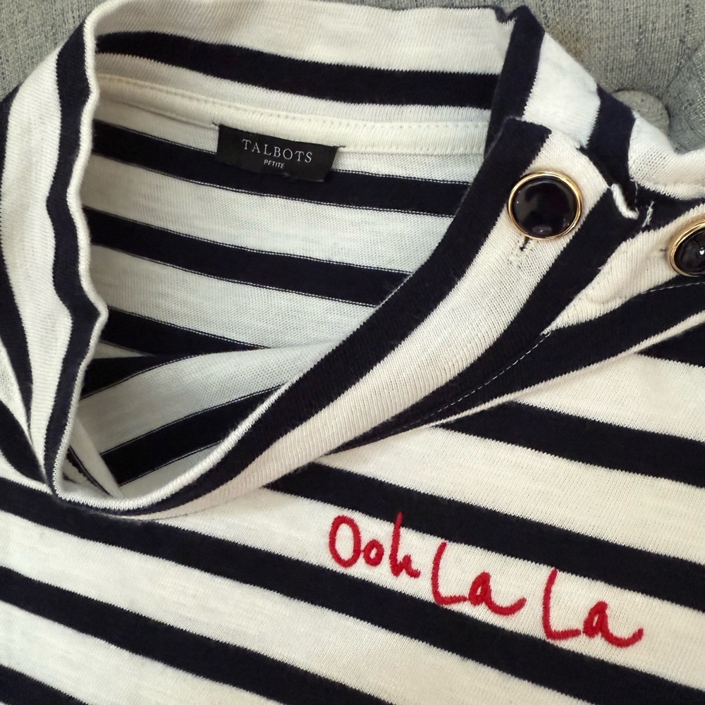 TALBOTS MOCKNECK BUTTON SHOULDER TEE STRIPE OHH LALA NAVY BLUE WHITE SIZE MEDIUM - Picture 7 of 7